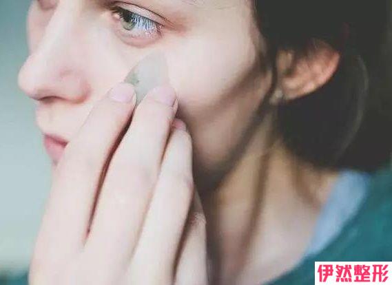 祛除眼袋术术后能高强度动作吗 